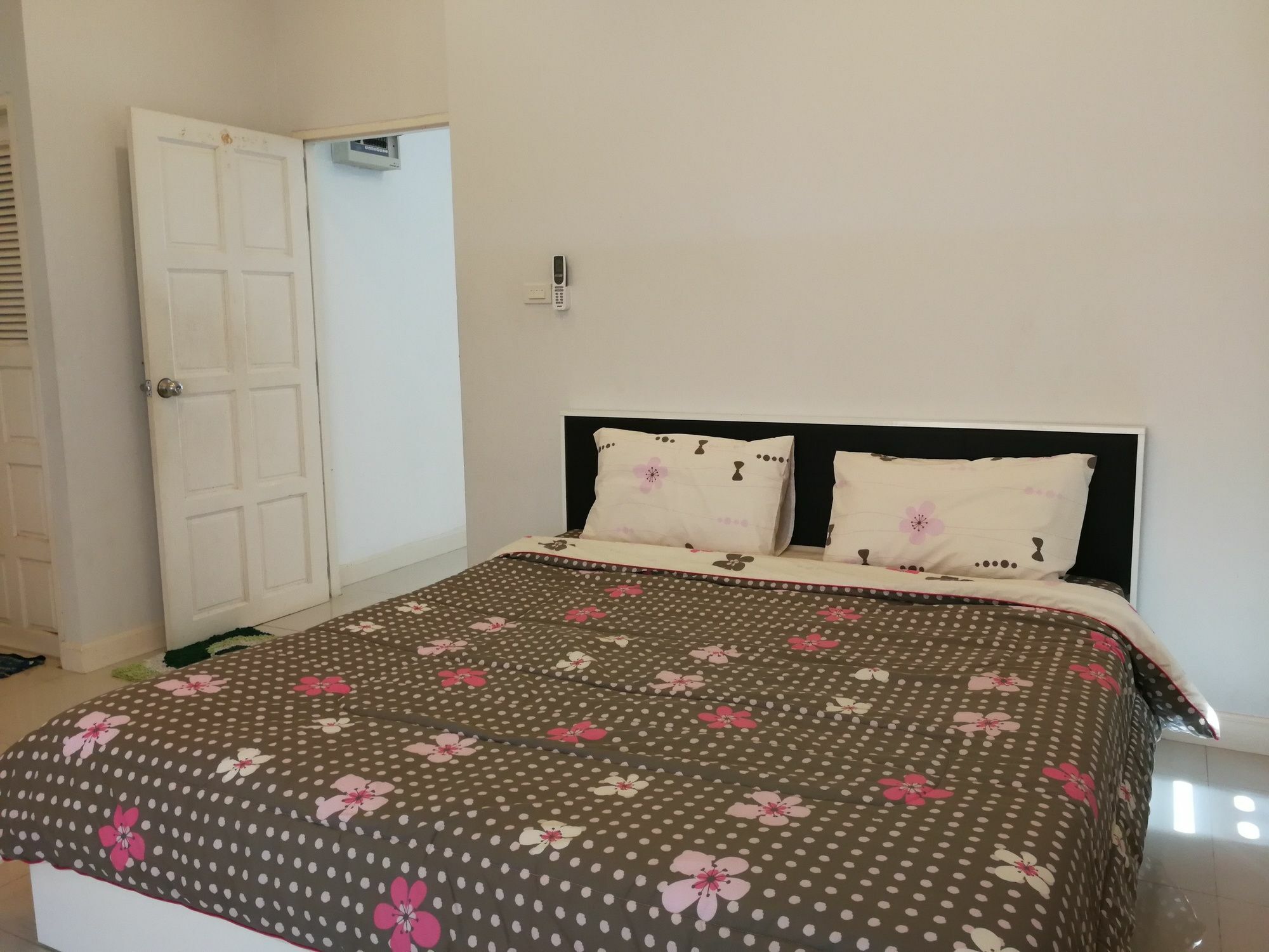 Baanpak Soi 102 Hotell HHQ Eksteriør bilde