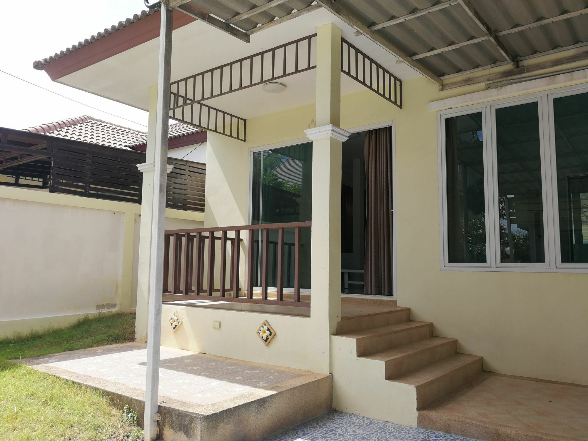 Baanpak Soi 102 Hotell HHQ Eksteriør bilde